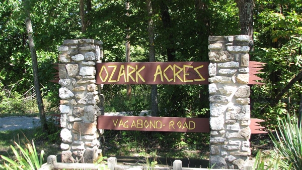 Arkansas Sharp County Lot in the Center of Ozark Acres between Two Lakes near the Corner with Nice Homes in the Area! Low Monthly Payments!