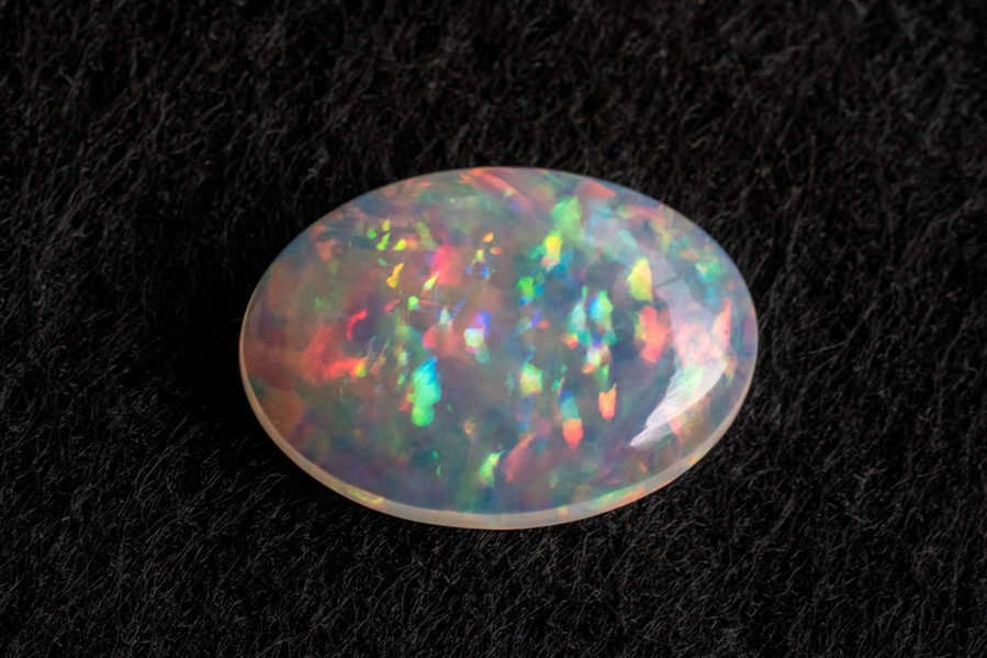 13.5ct White Oval Stunning White Opal Gemstone (Vault_JRO) 