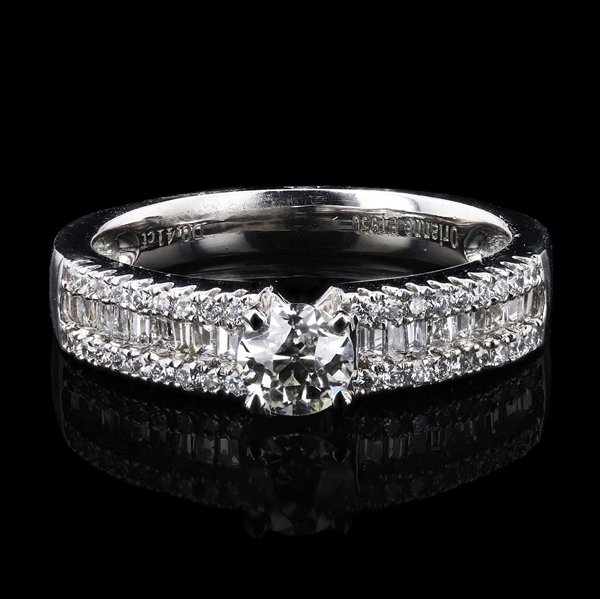 0.40ct VS1 CLARITY CENTER Diamond Platinum Ring (0.81ctw Diamonds) GIA CERTIFIED (Vault_R52) 