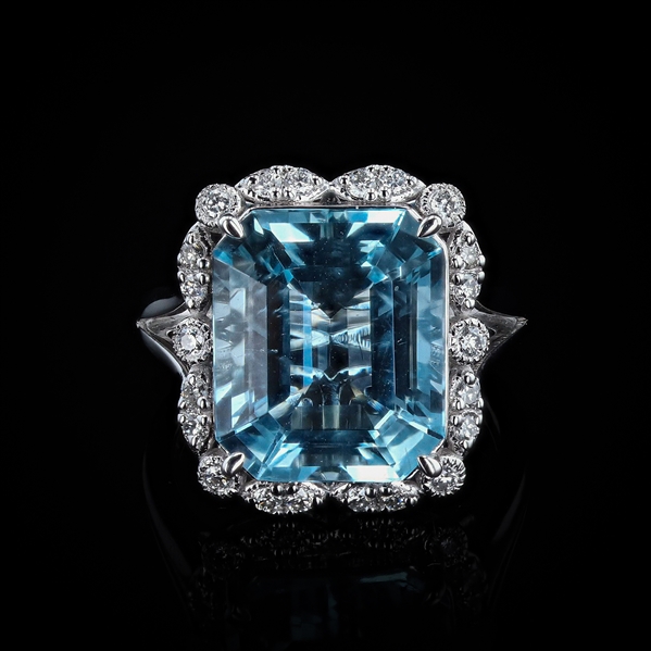 8.01ct Aquamarine and 0.35ctw Diamond Platinum Ring (Vault_R52) 